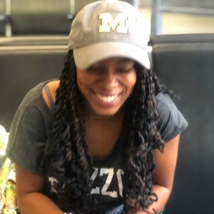 Meet your Posher, Maya